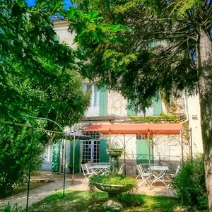 Au Saint Roch - Et Jardin 2*, Avignon Frankrike